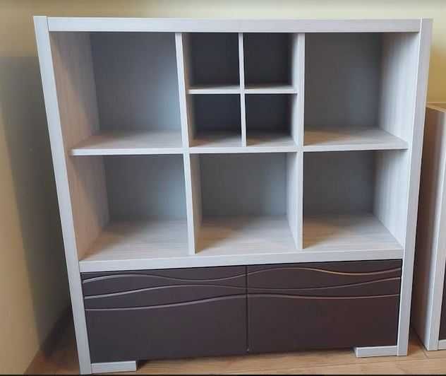 Zestaw mebli salon, komoda, witryna całkowita dł. około 4,5 m