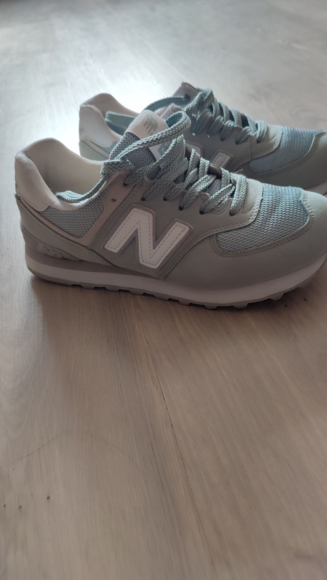 Продам кросівки жіночі New Balance Classic 574