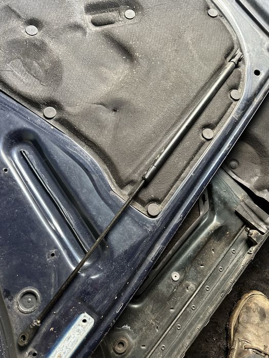 Siłownik maski audi a4 b5