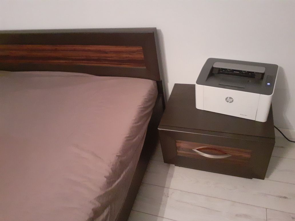 Łóżko, szafka nocna