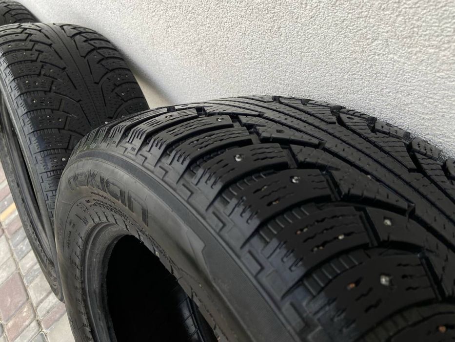 Nokian 255 55 18 зимова шипована