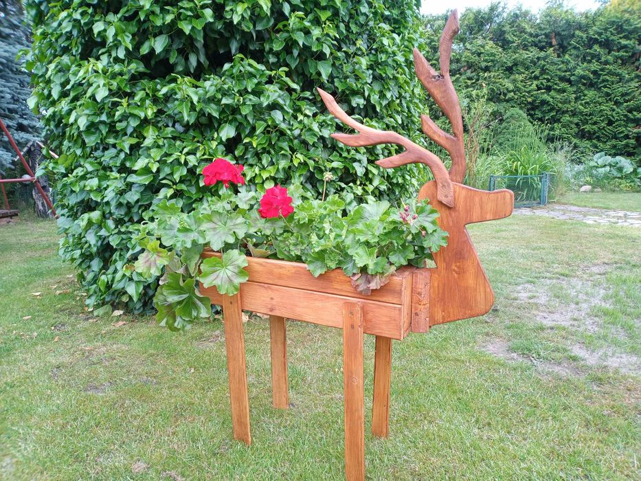 Kwietnik, doniczka, ozdoby do ogrodu, jelonek.