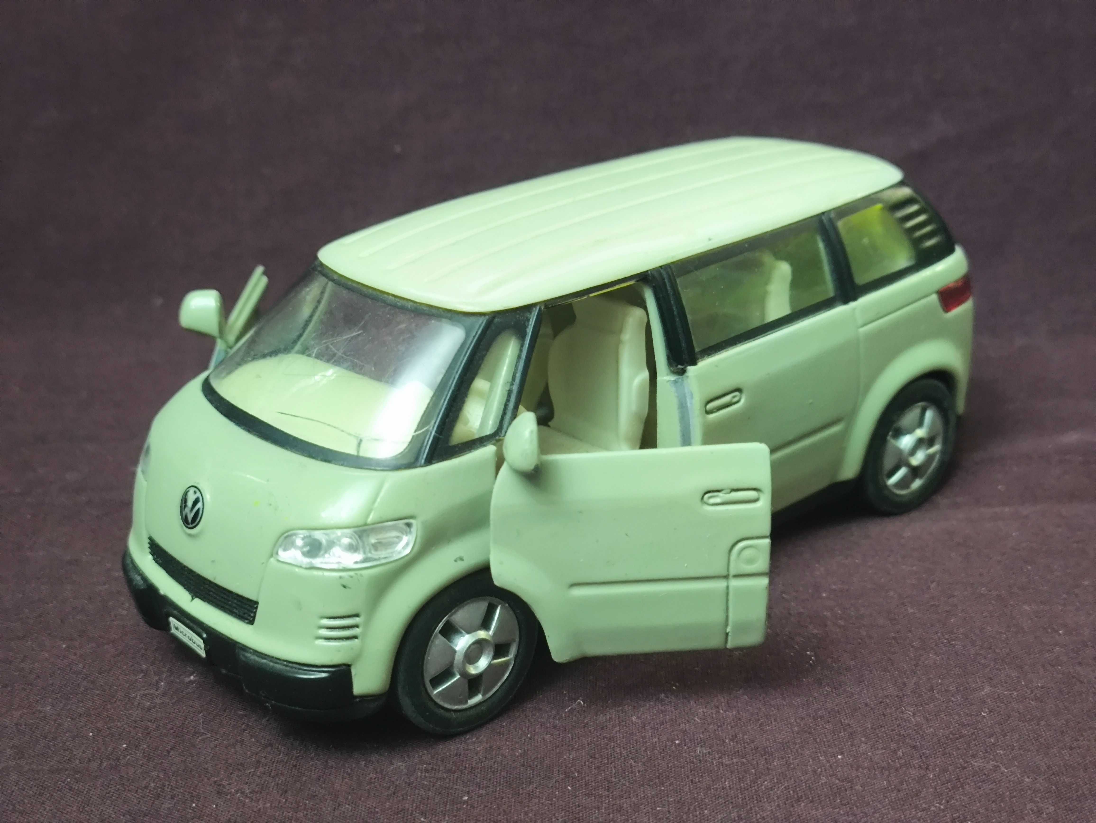 Машинка инерционная Volkswagen 2001 Microbus 1:43 Welly