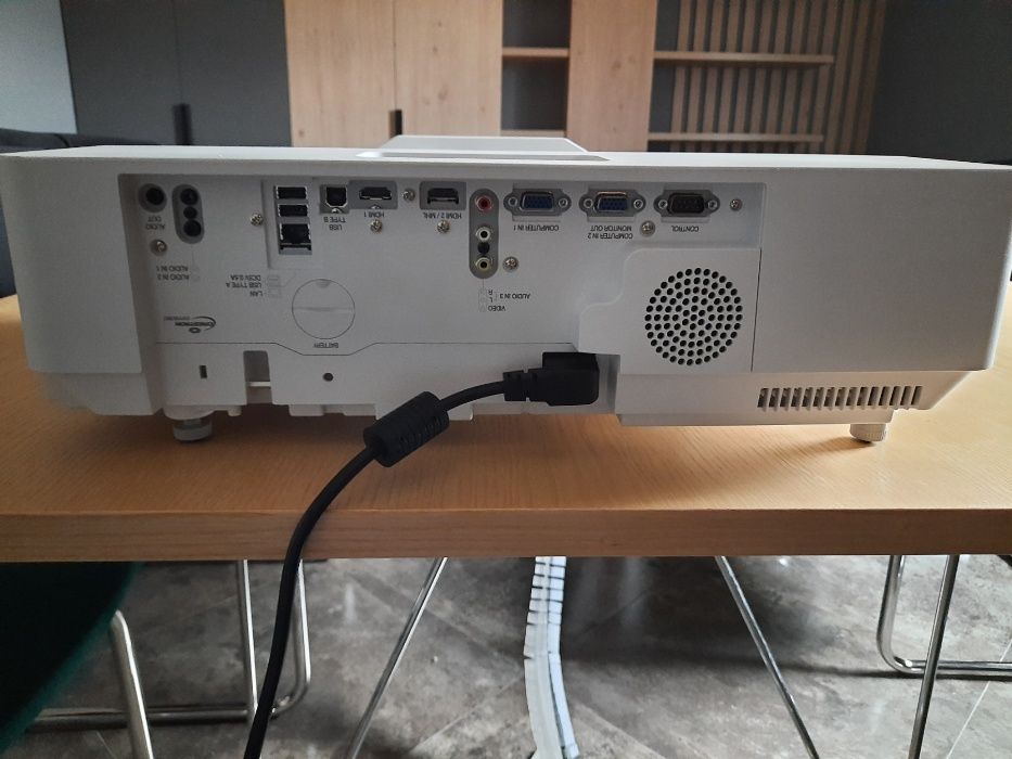Ультракороткофокусний Проектор Hitachi LP-AW3001