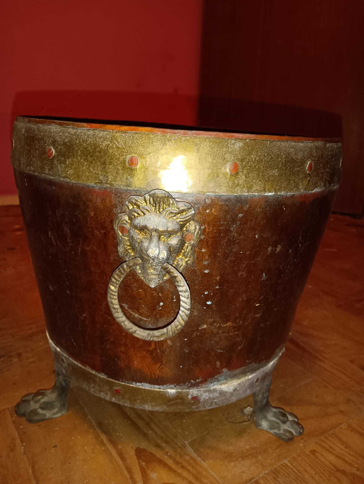Pote em cobre e latão