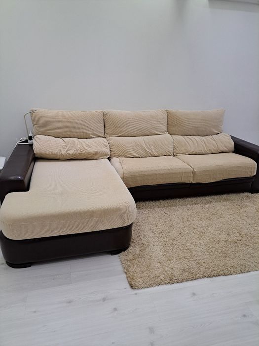 Sofá bege e castanho, em bom estado com capas suplentes 2.85x164