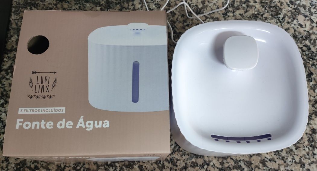 Fonte de água para animais nova