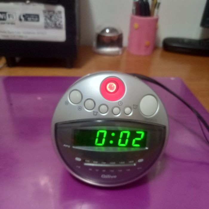 Digital Radio Alarm Clock with Projector and Alarm, in Good Condition, Brand QiliVE64170803130883121