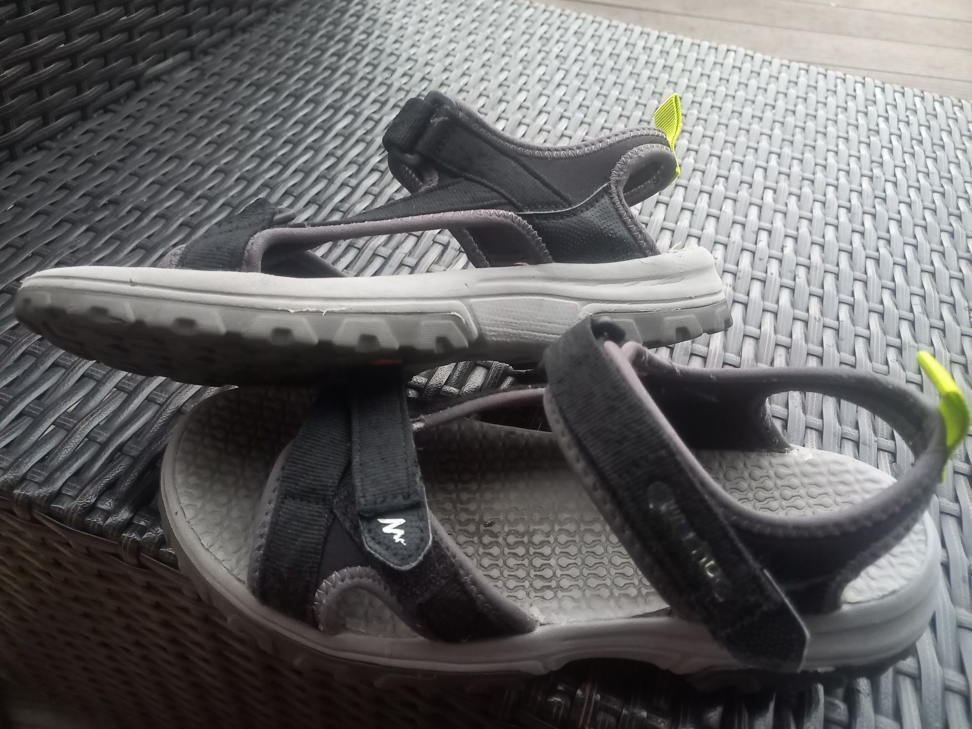 Sandałki Decathlon rozmiar 35 22,5 cm sandały sportowe czarne Quechua