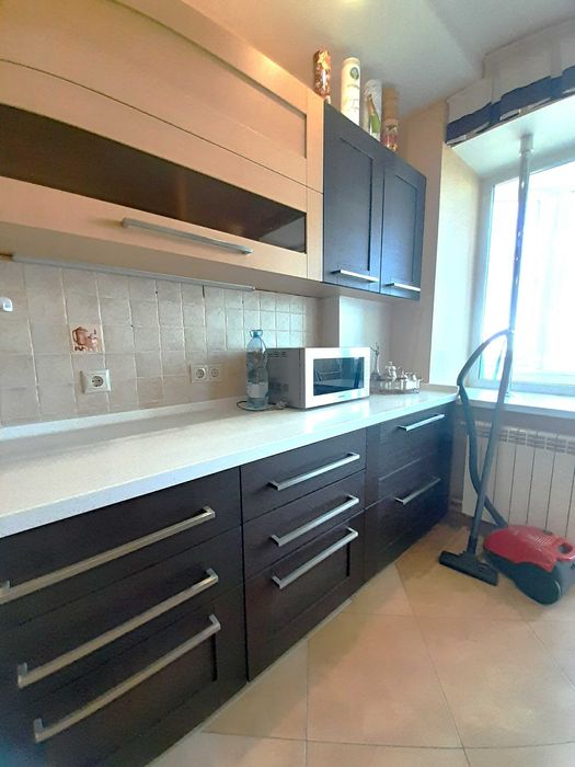 2 кімнатна квартира у центрі Вишневого