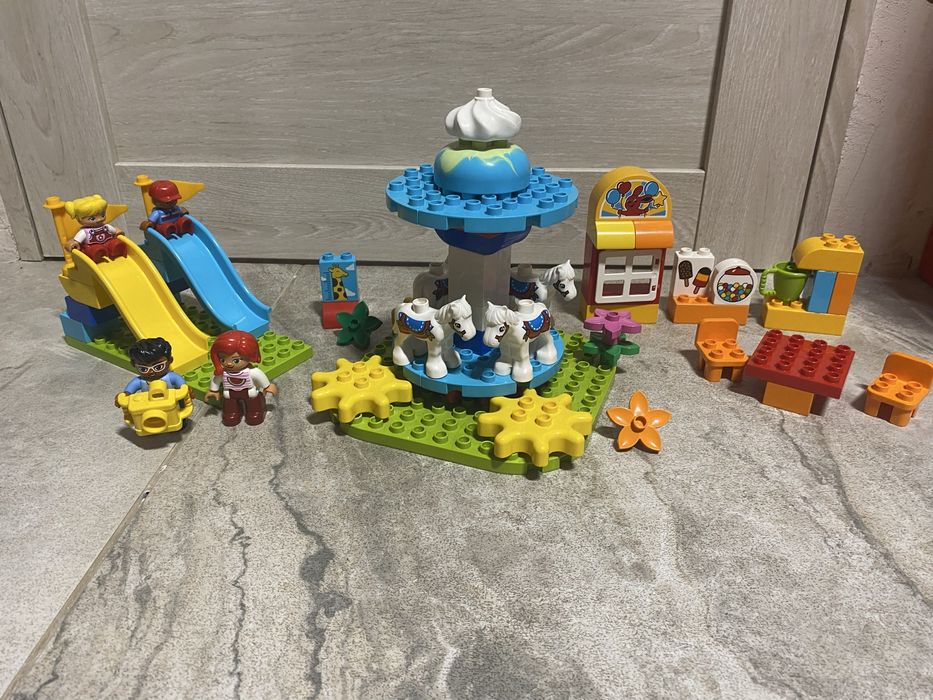 Конструктор лего дупло Семейный парк аттракционов