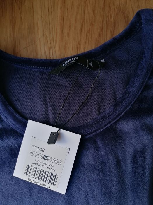 granatowa sukienka welurowa Carry 146