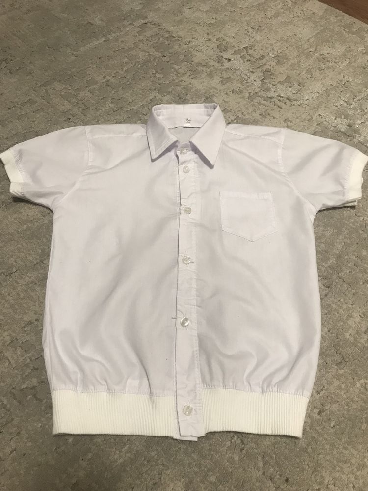 Біла сорочка.Рубашка белая с коротким рукавом