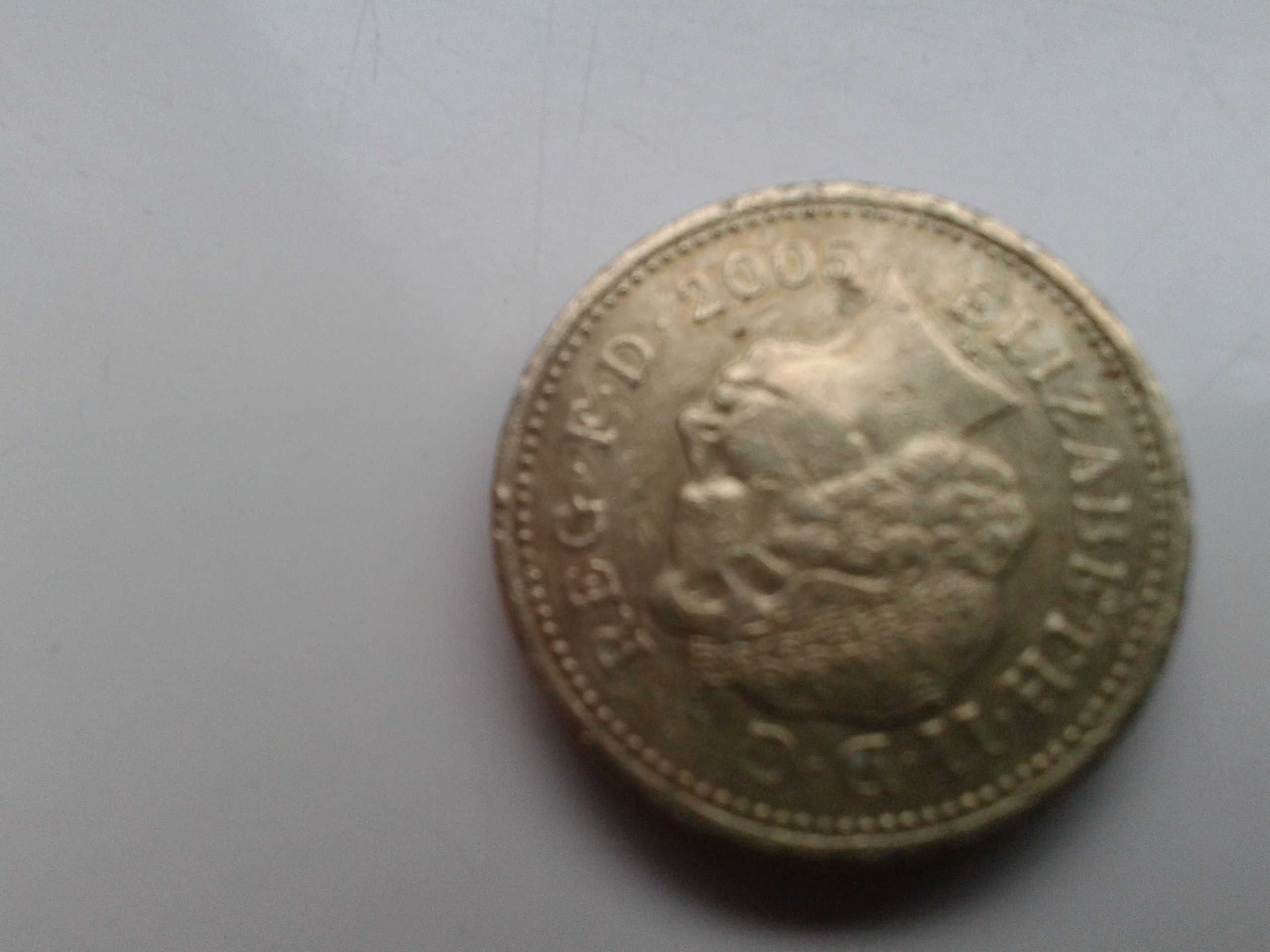 One Pound 1 funt z 2005 roku