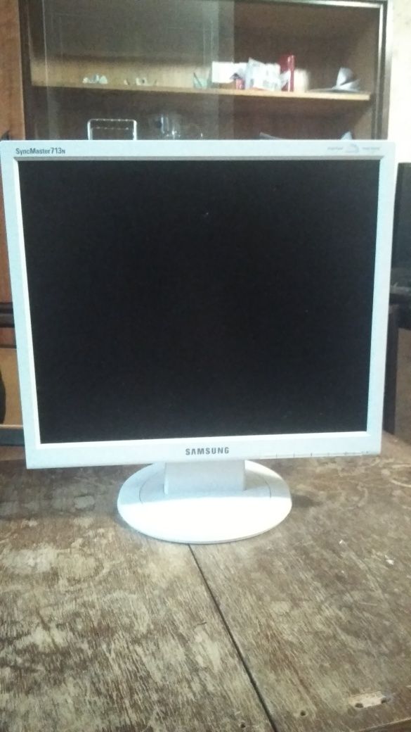 Монитор Samsung SyncMaster 713n