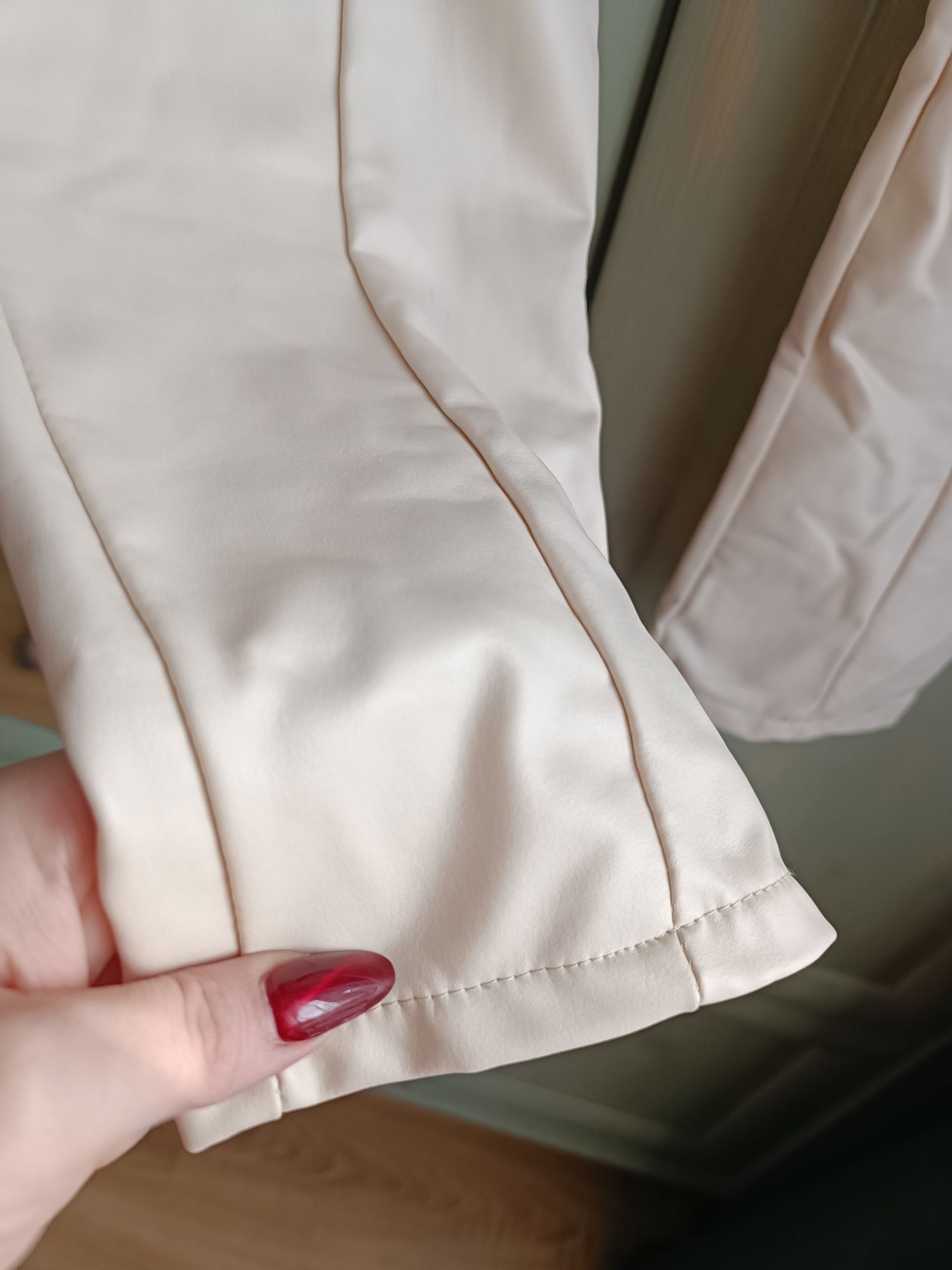 Nowe spodnie woskowane eleganckie ecru legginsy