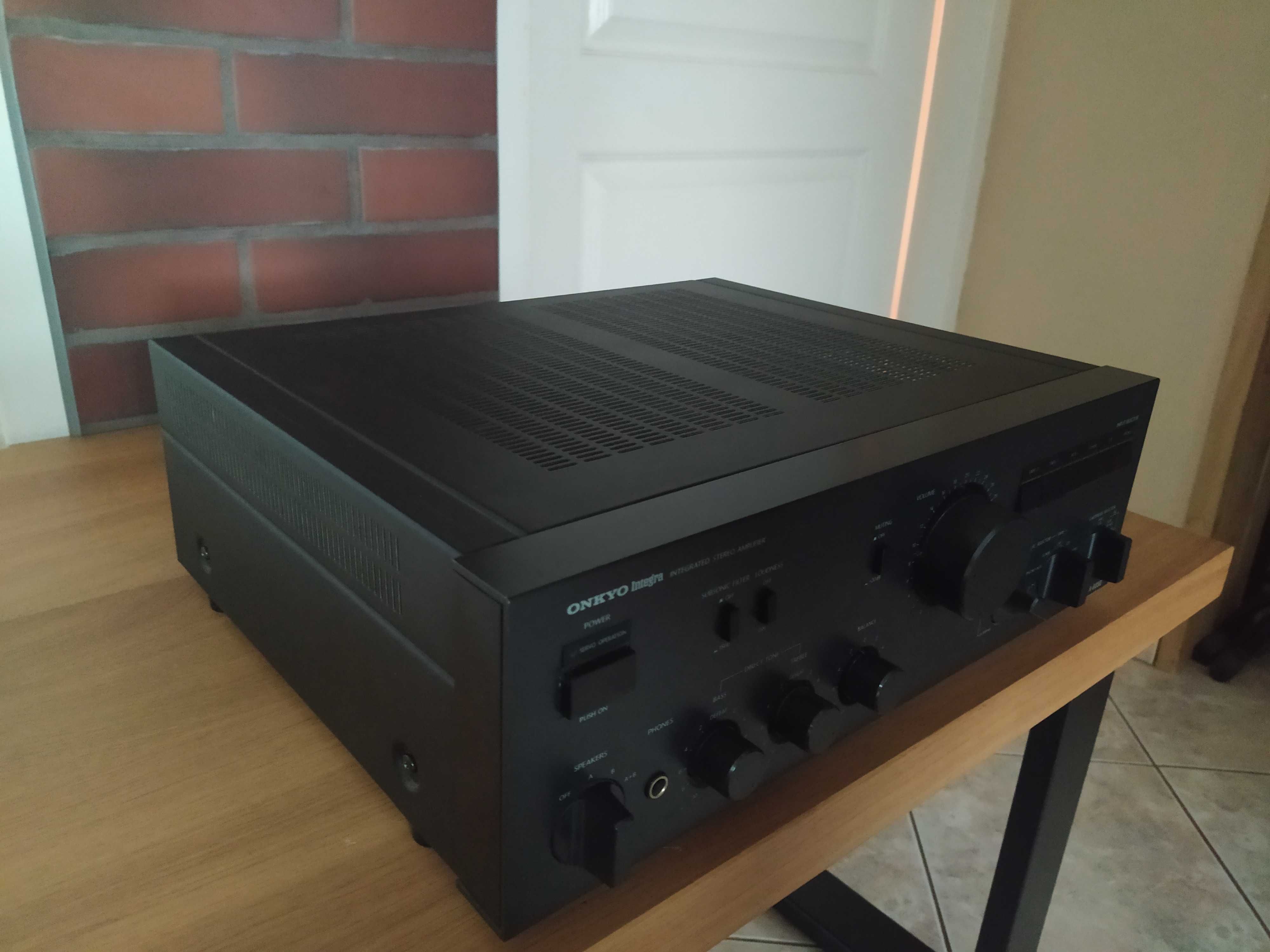 wzmacniacz Onkyo Integra A-8250