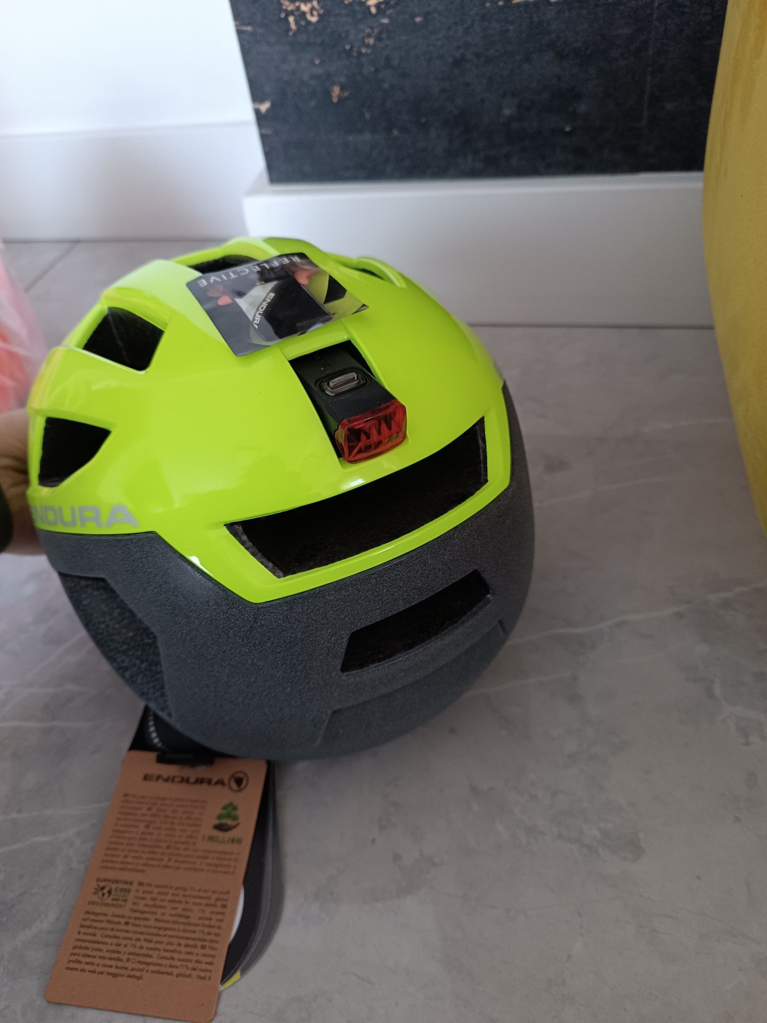Endura lithium kask rowerowy z lampka S/M