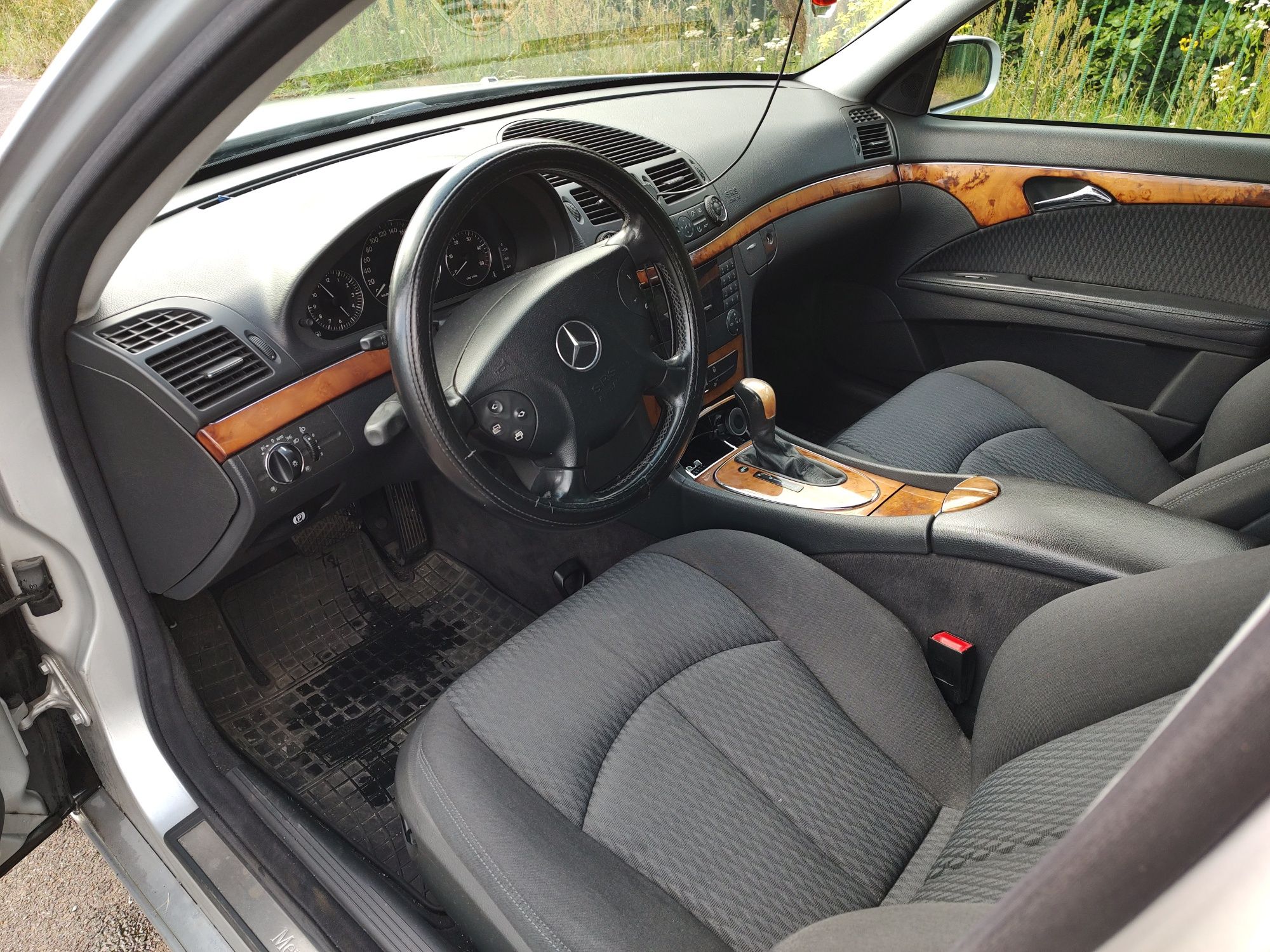 Mercedes W211 E220 automat 
2002 roku
Automat