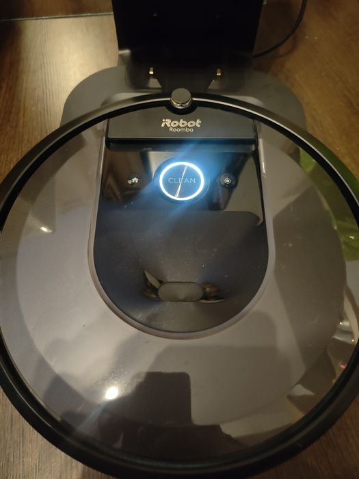 Roomba i8 + stacja. Uszkodzona