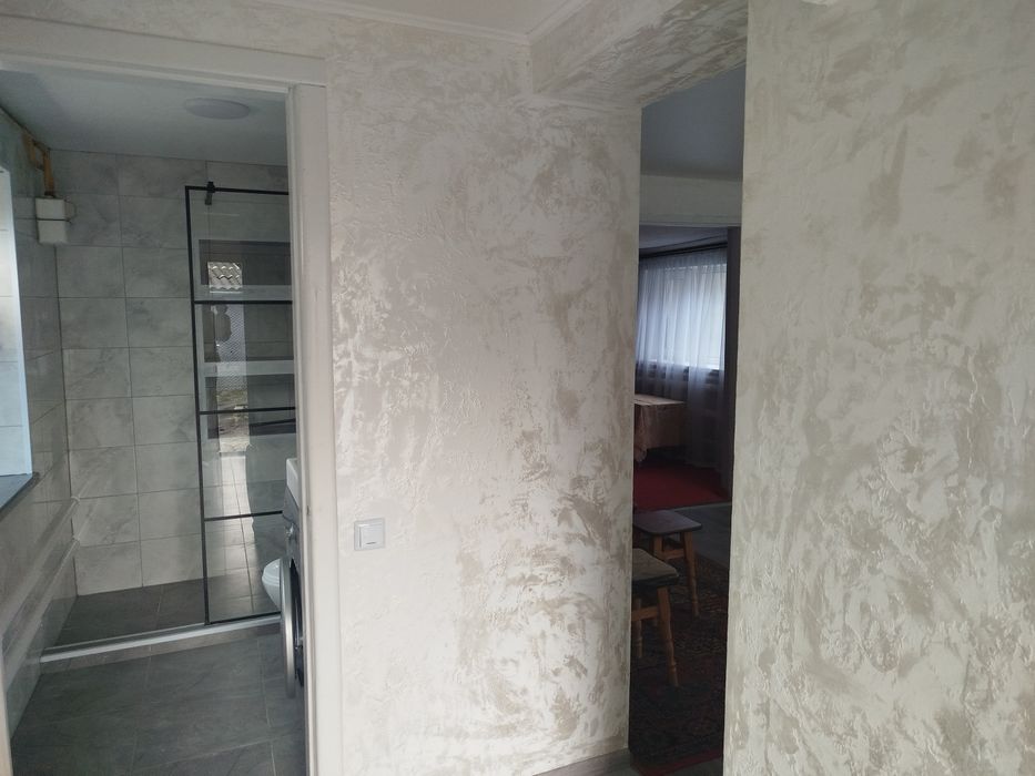 Частина будинку біля головного входу парк Софіївка.