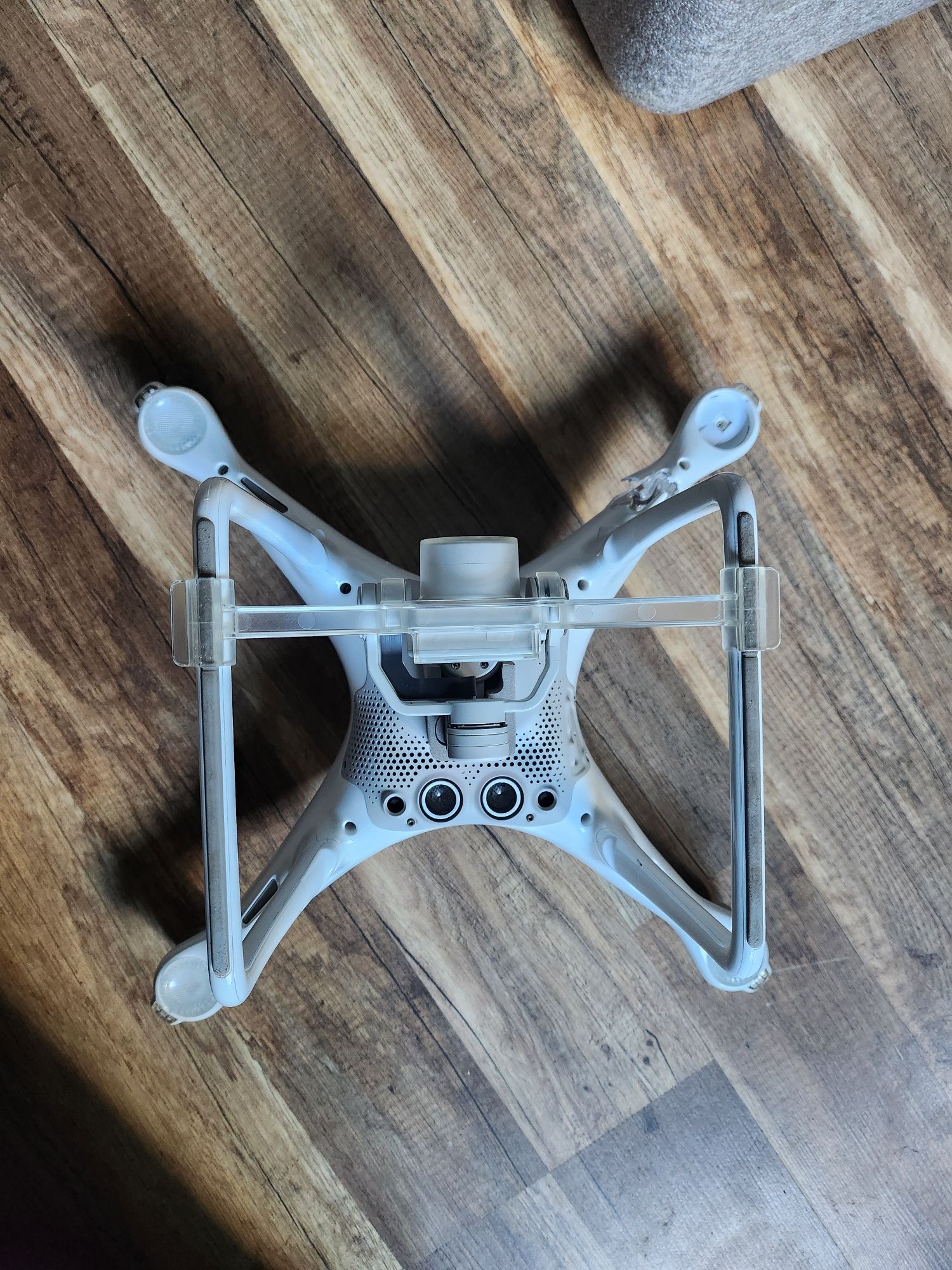 DJI phantom 4.   2 baterie