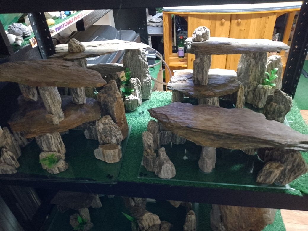 Wystroje kamienne, grota do akwarium lub terrarium