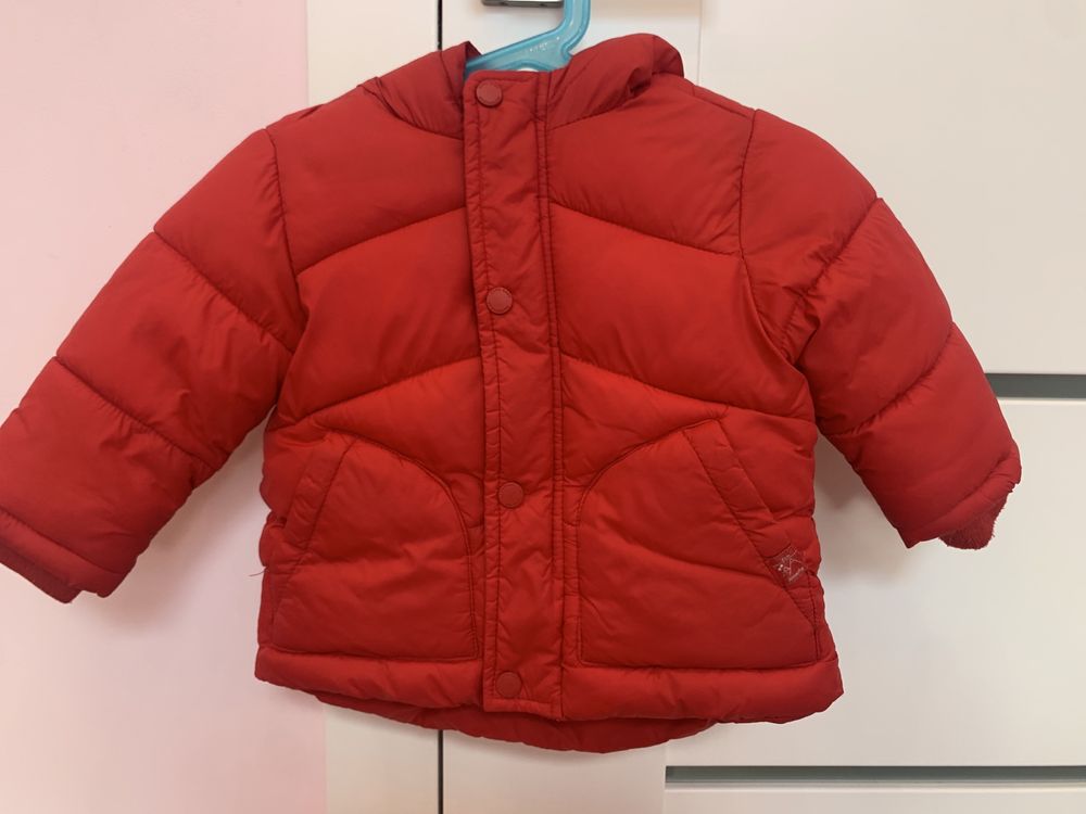 Kurtka zimowa Zara rozmiar 80 kolor czerwony