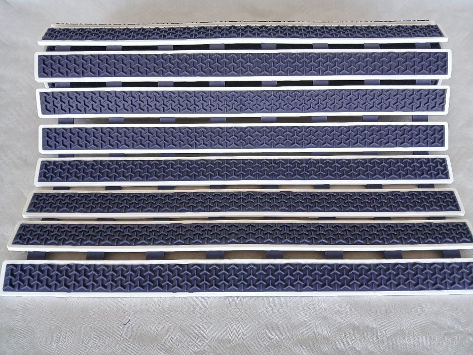 Mata łazienkowa z przyssawkami