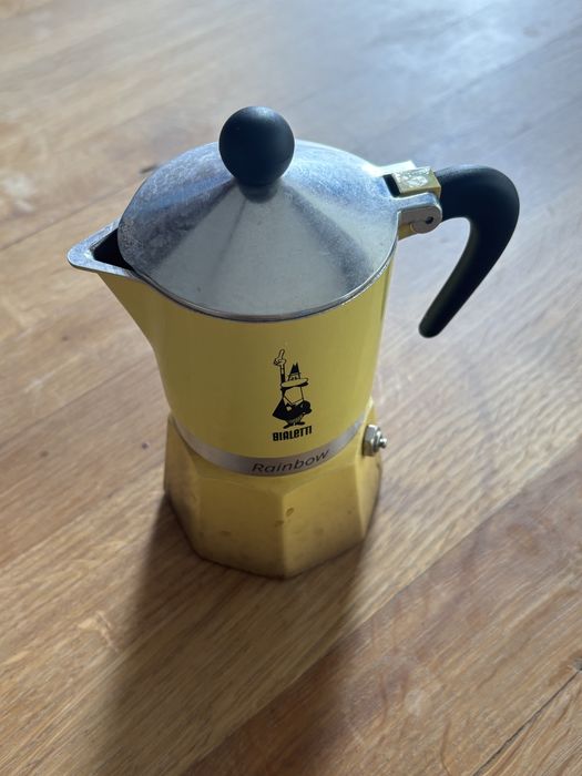 Żółte Bialetti Primavera Rainbow 3tz mokka do robienia kawy kawiarka