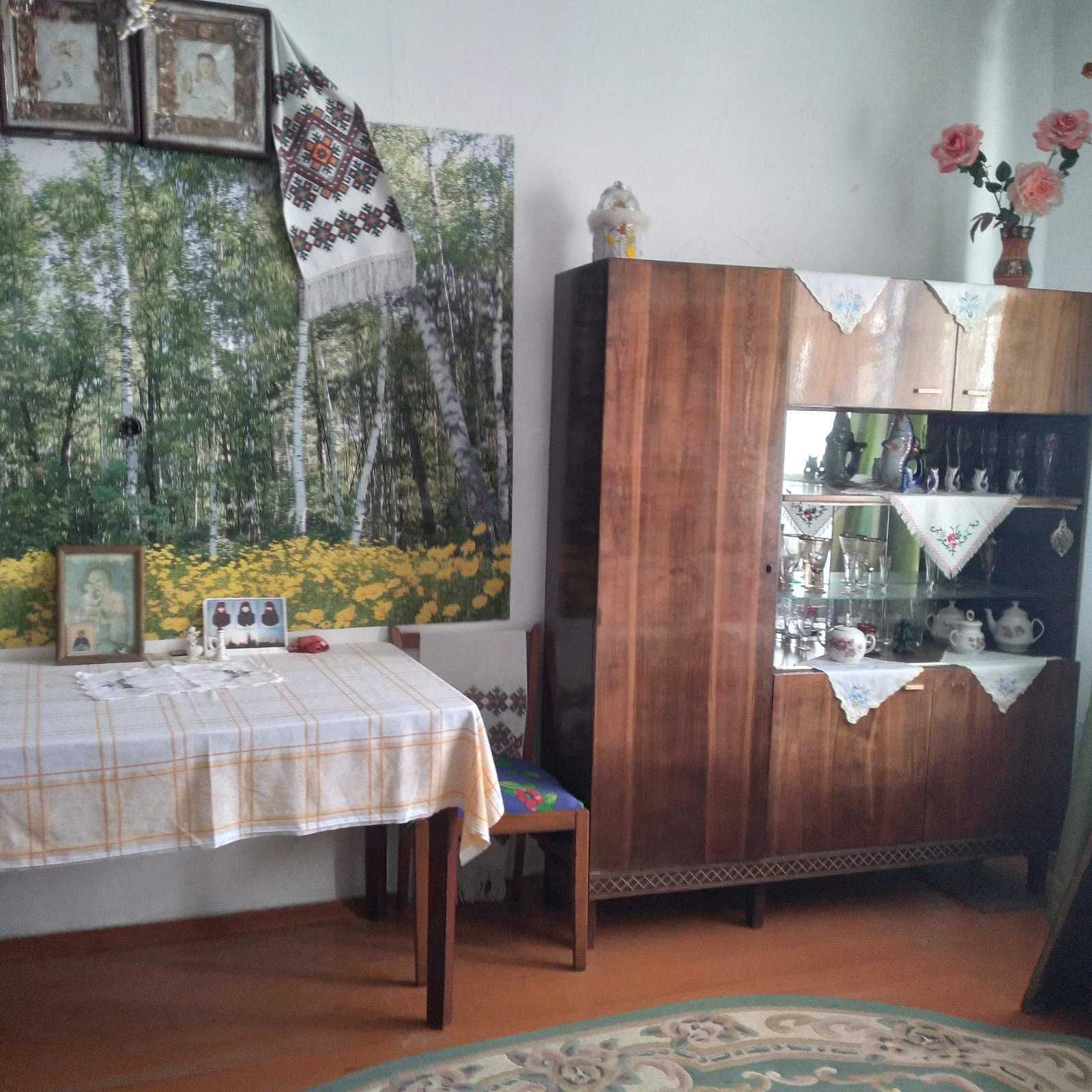 Продам квартиру (2 кімнати + кухня) в бараці по вул. Відродження