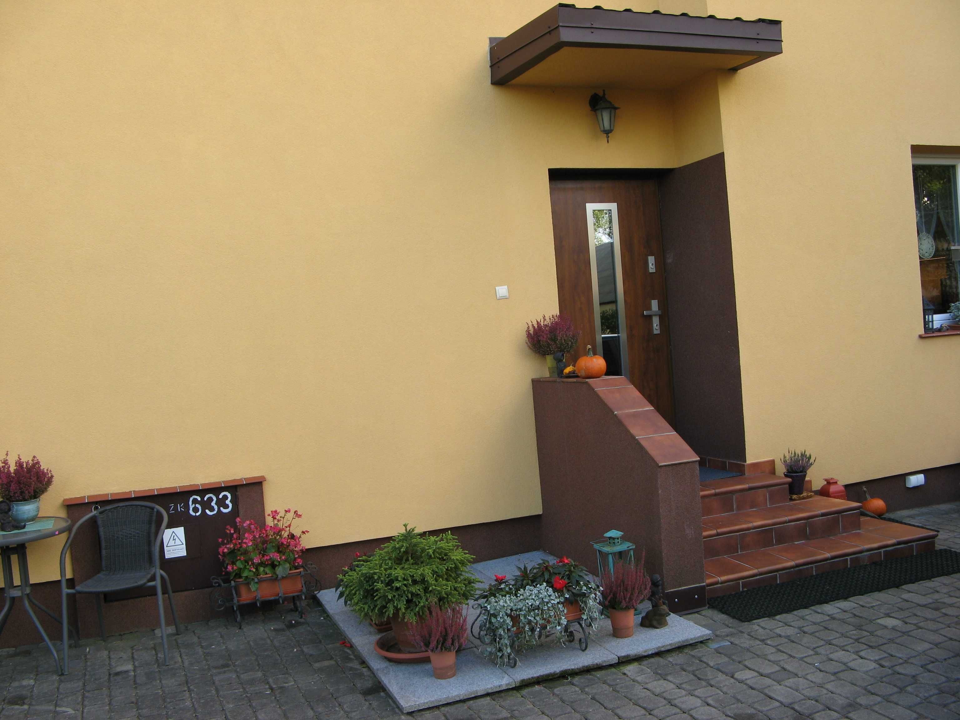 Posiadłość w Ełku-dom z zespołem garaży w centrum, ogrzewanie miejskie