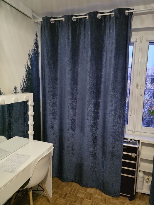 Zasłona przyciemniająca EUROFIRANY 140×240cm granatowa połyskująca