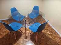 mesa de vidro redonda com cadeiras modelo eiffel