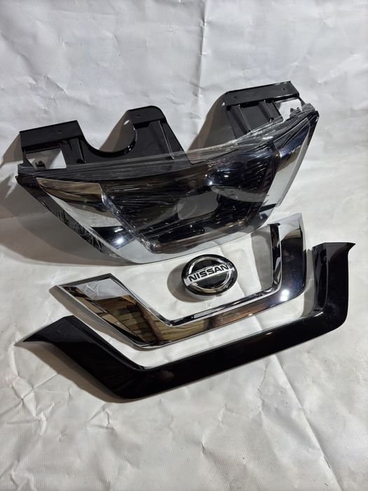 Хром переднього бампера Nissan Rogue 2014-2020 молдинг Нісан Рог Т32