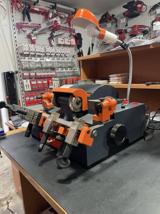 Продам прибыльный бизнес мастерская по изготовлению ключей