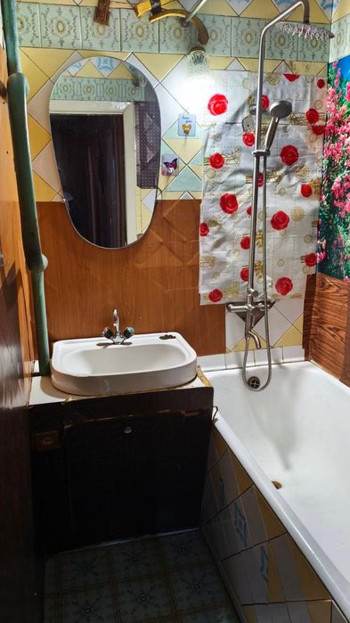 Продам 3х кімнатну квартиру. Ж/М Червоний камінь. Коробова 24.