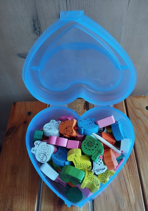 Дерев'яні буси-тварини у футлярі,дерев'яна геометрична піраміда