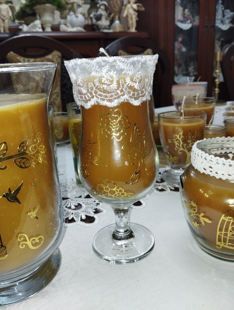 ,Elegancka  Naturalna świeca z Wosku Pszczelego ,w Ozdobnym Szkle.