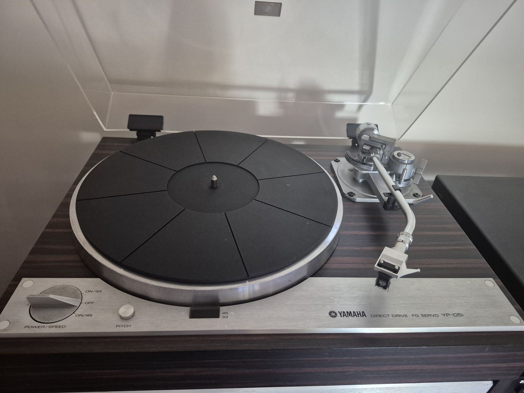 Gramofon Yamaha YP-D51