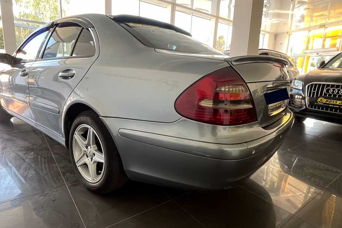 Mercedes-Benz E 200 2005