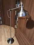 Lampa stojąca regulowana