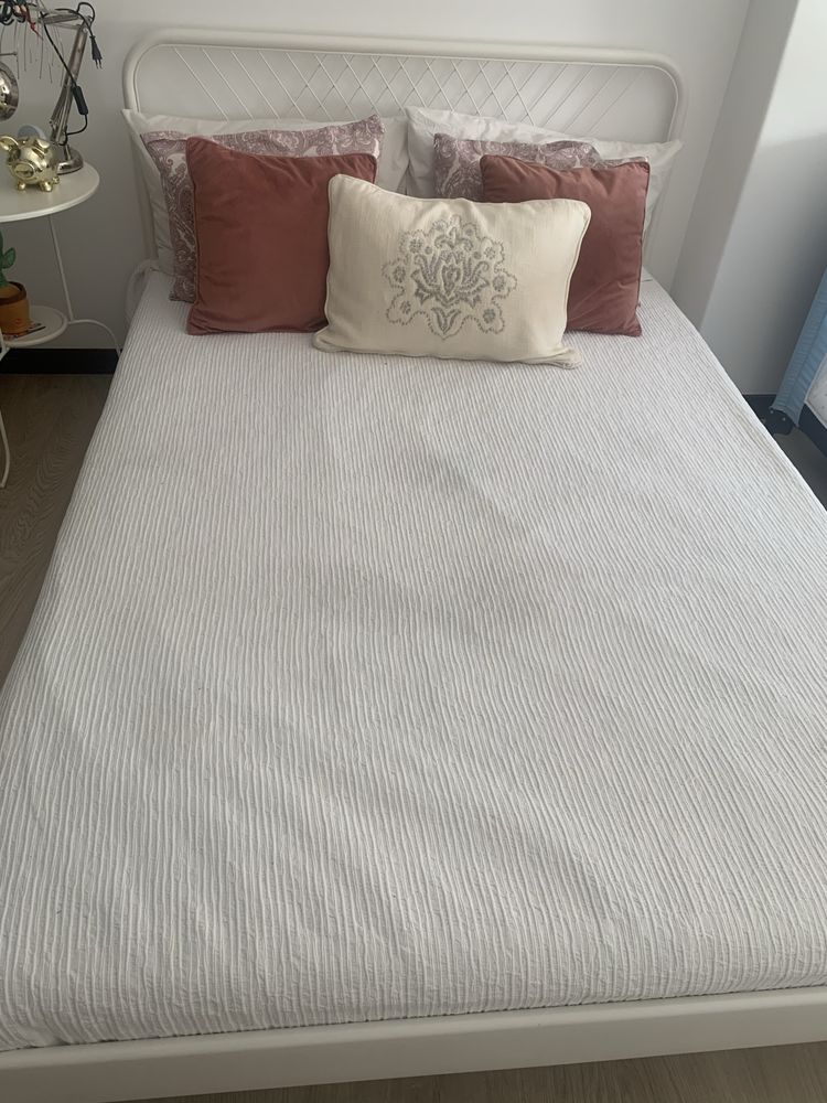Cama ferro branca com estrado e colchão
