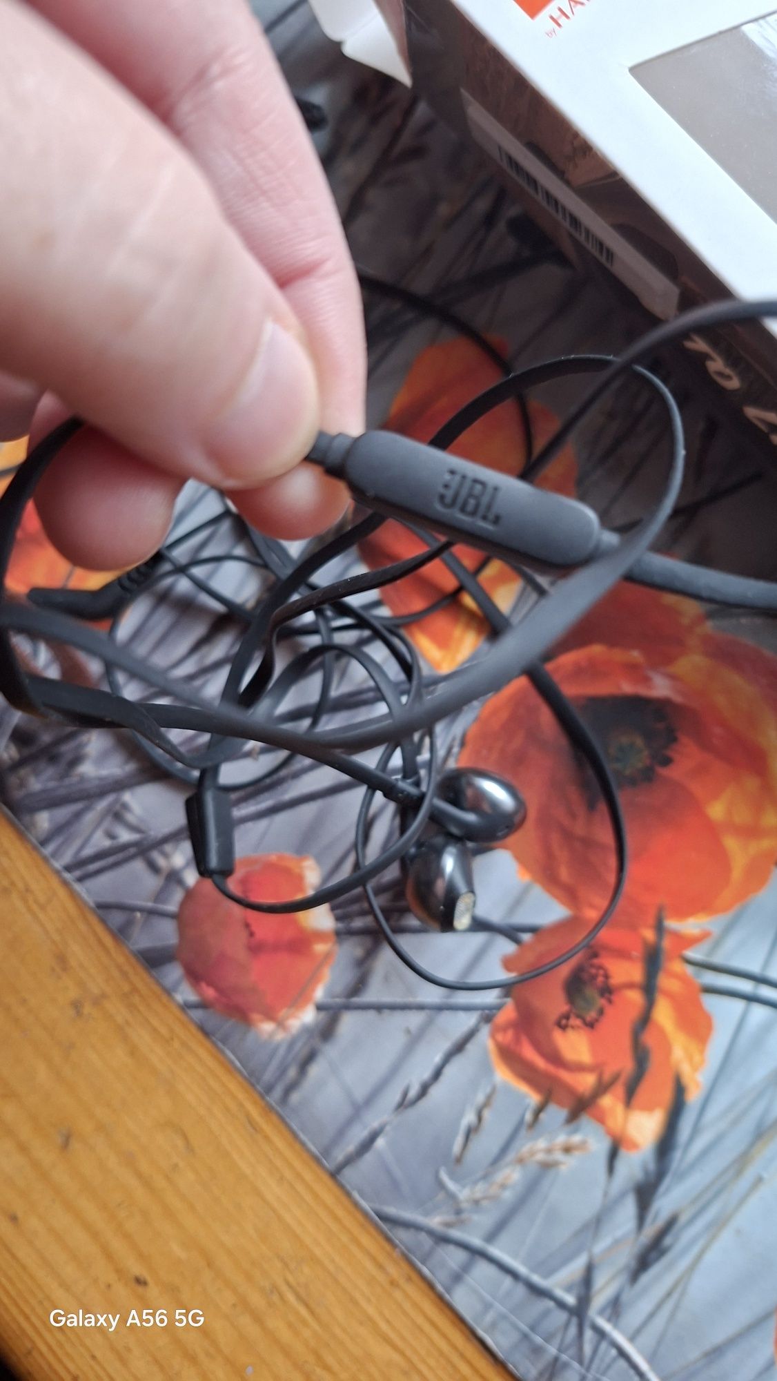 Słuchawki douszne JBL Tune 205.