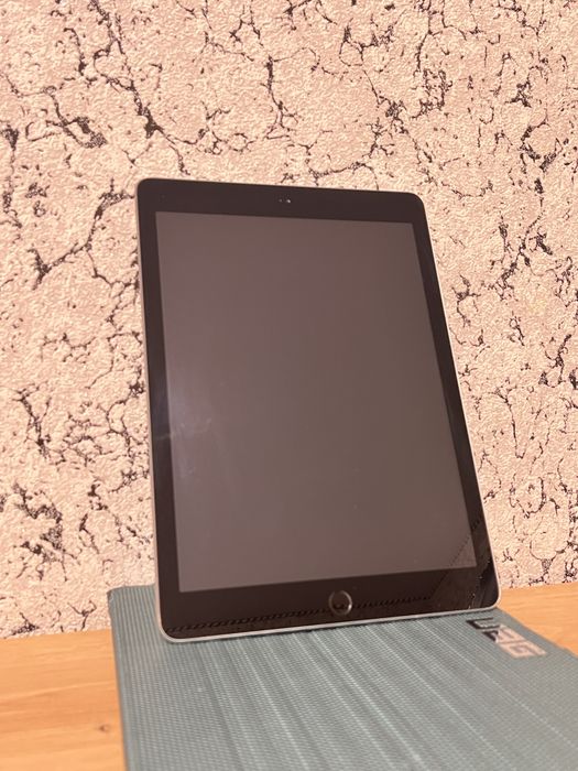 Apple iPad 6 gen 9.7” 32Gb Wi-Fi Space Gray
