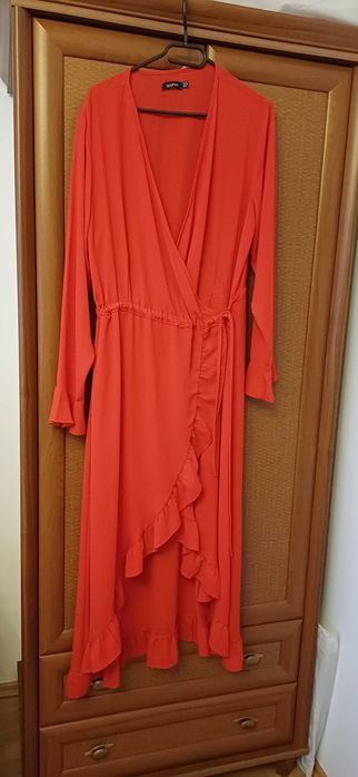 Piękna czerwona sukienka rozm. 18/46 BOHOO