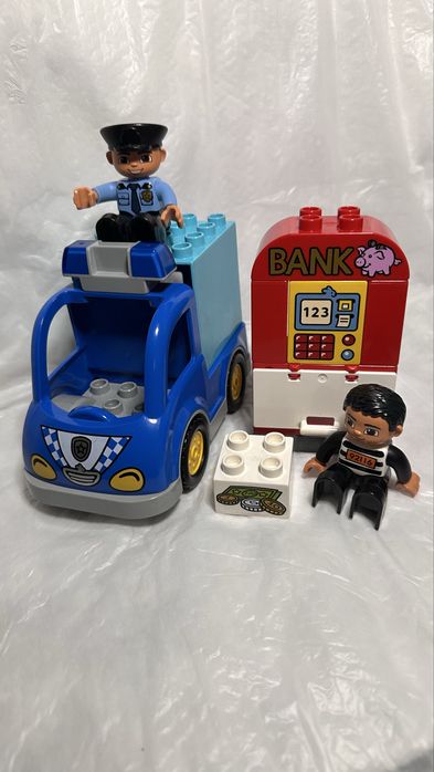 Лего дупло поліція