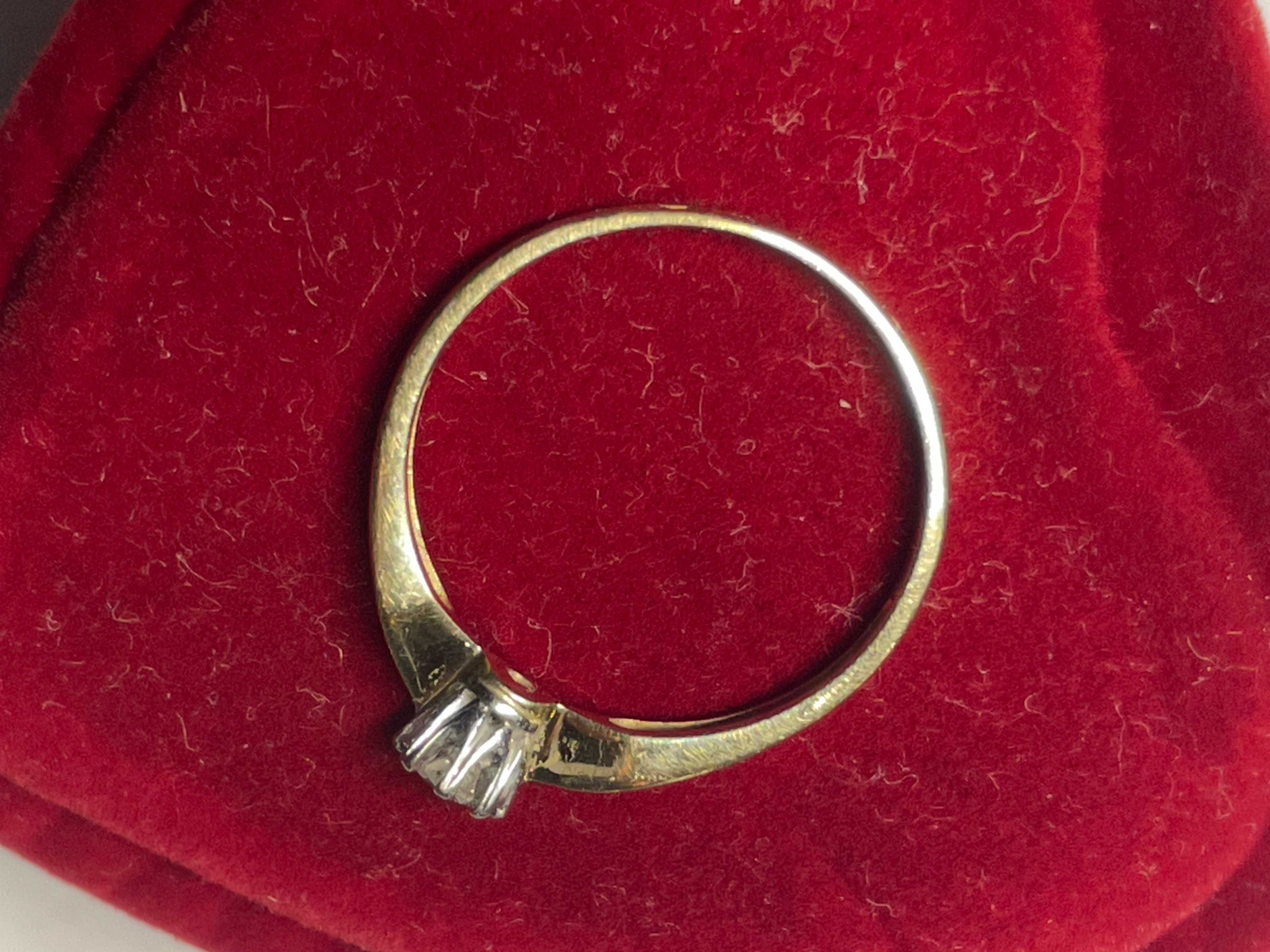 Złoty pierścionek z diamentem Apart 14kt 1,17g 0,10ct SI2 H-I roz. 8