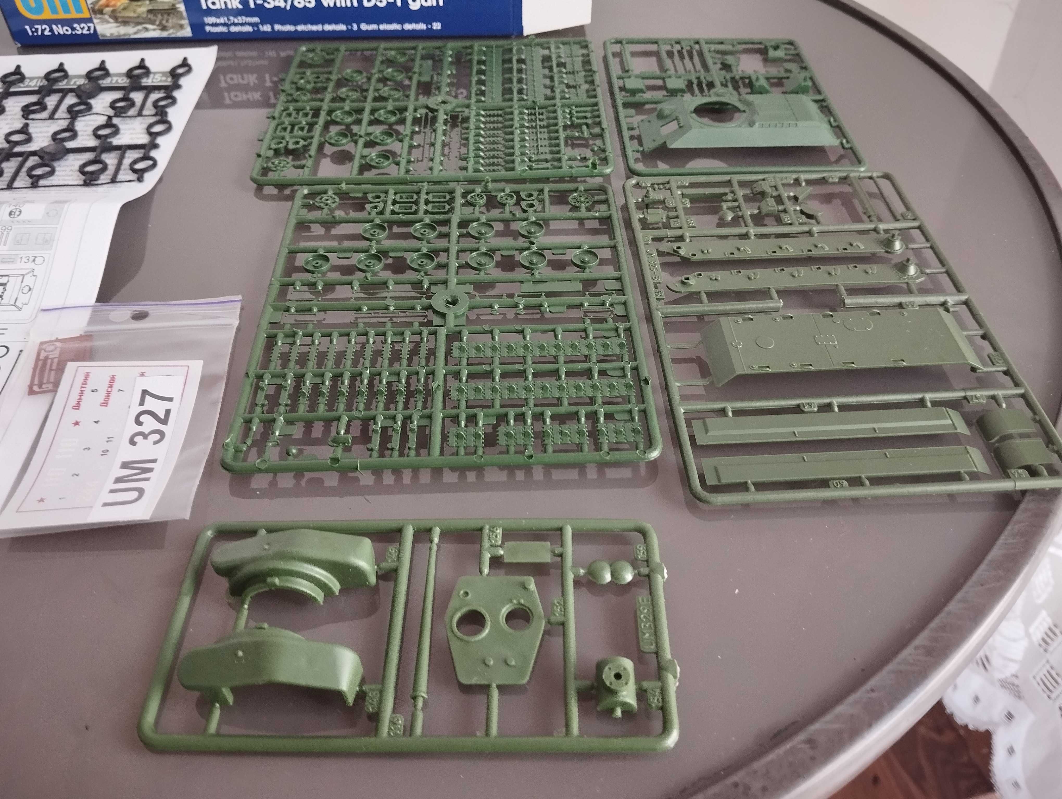 Model czołgu T-34/85 UM skala 1/72
