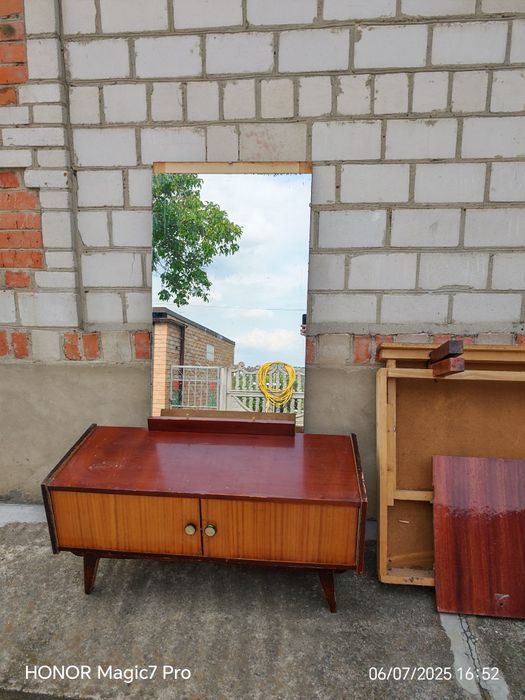 Ліжко з треляжом та дошкою для малювання